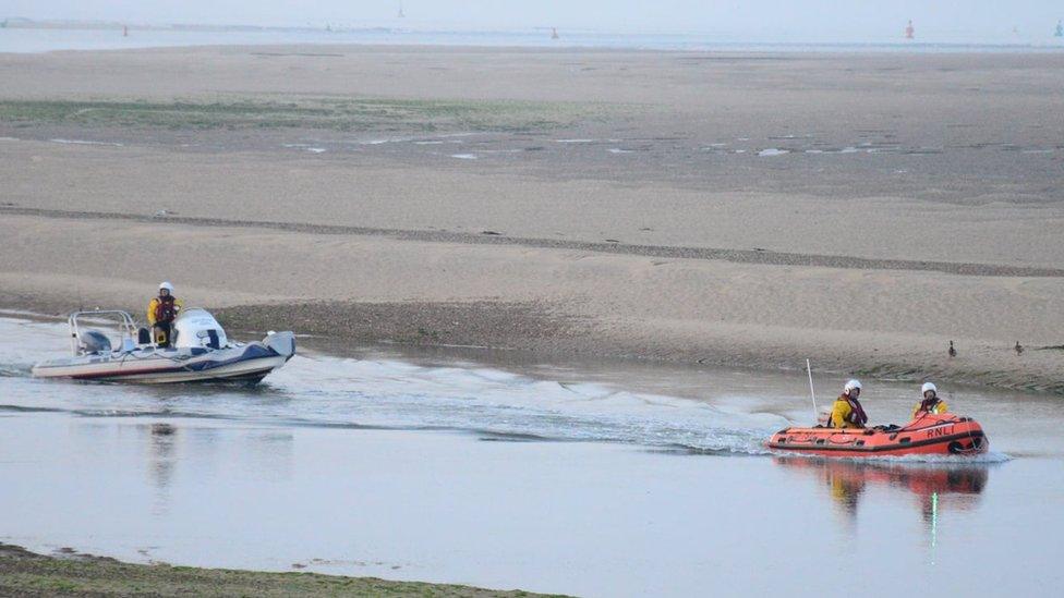 Wells RNLI rescue in Wells Harbour