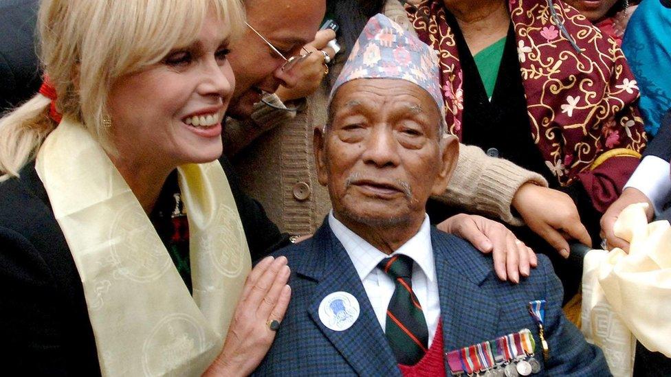 Actress Joanna Lumley and Tulbahadur Pun VC