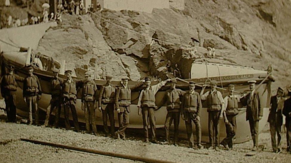 Lizard RNLI crew from about 1907