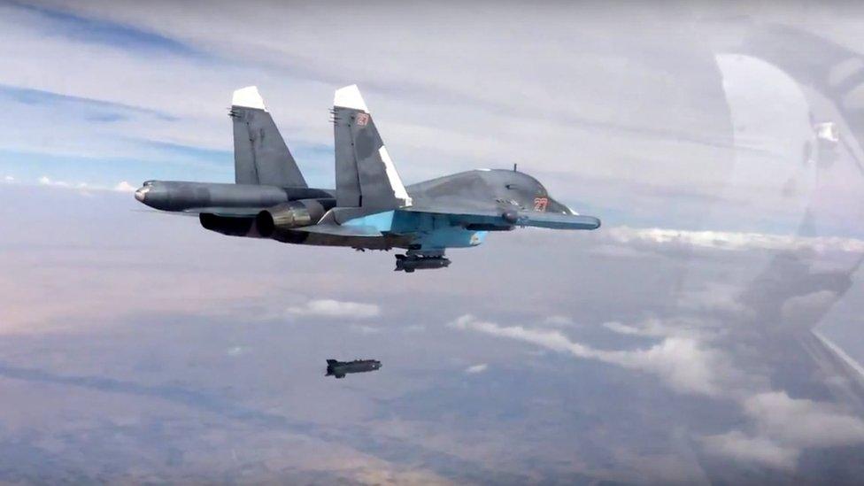 Russian Su-34 strike fighter in Syria drops a bomb over Syria (9 October 2015)