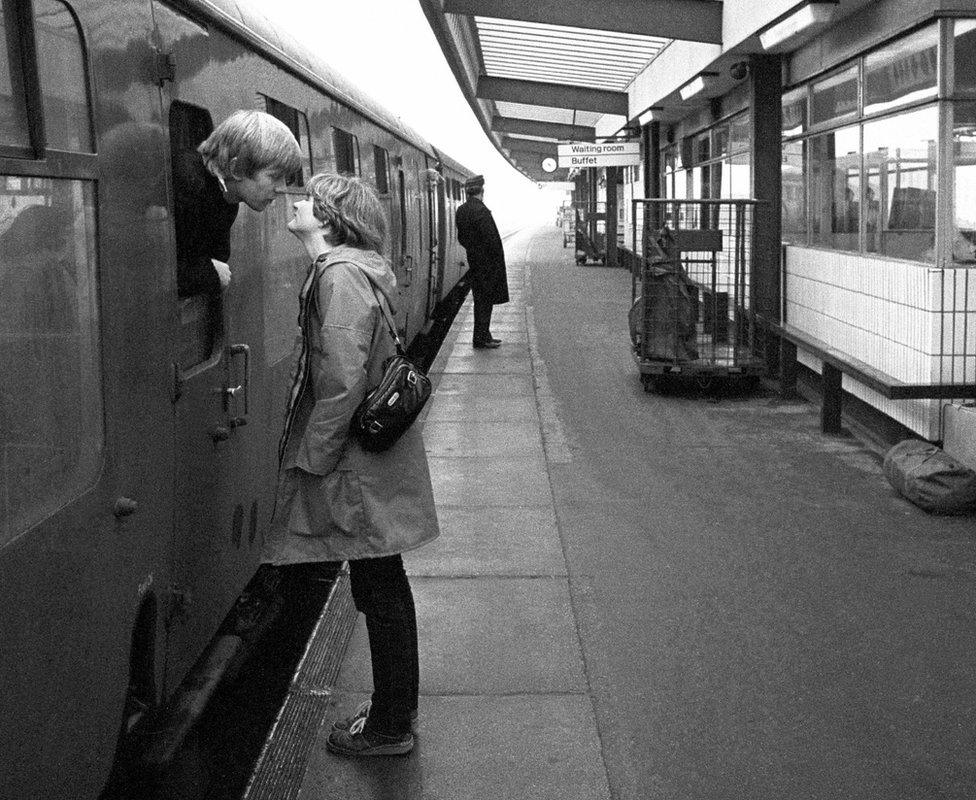 Couple at Peterborough railway station by Chris Porsz