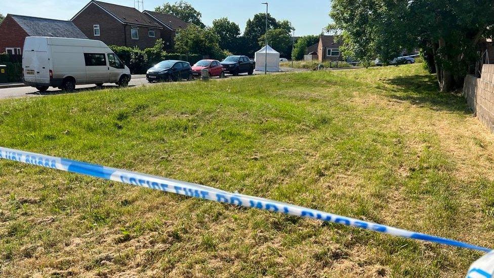 Police cordon on Oakfields Road