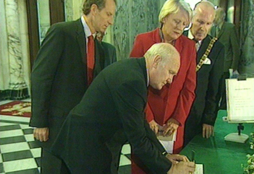 John Reid signing a book of condolence in Belfast City Hall in 2001