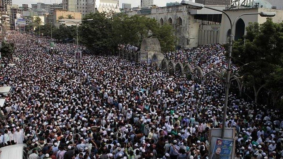 Supporters of the Jamaat-e-Islami party in Dhaka (October 2014)