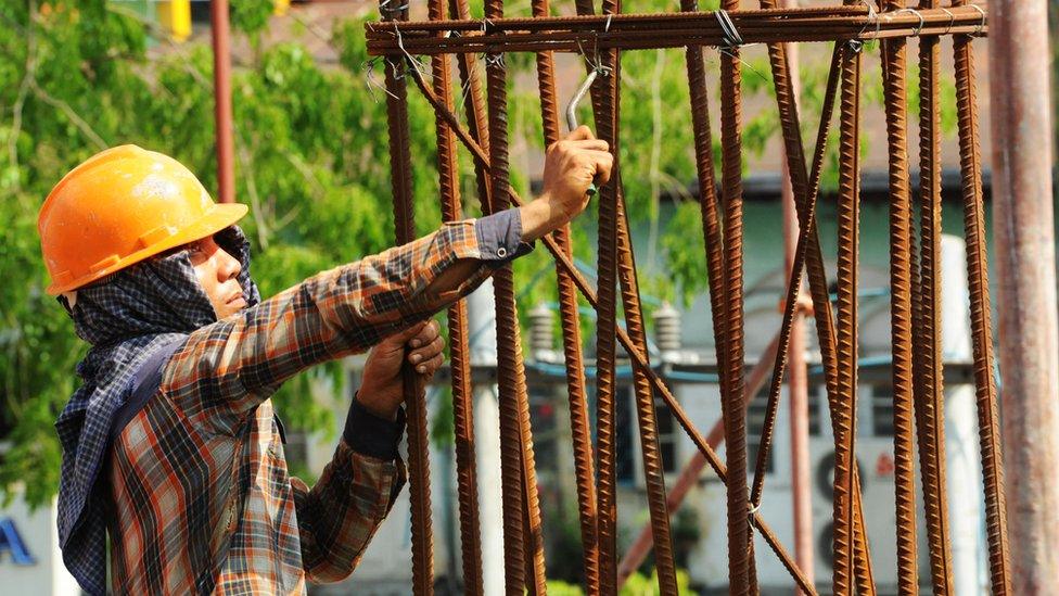 Man putting up scaffolding