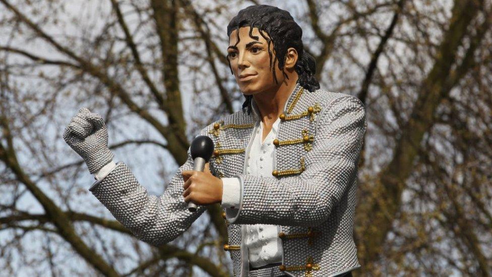 Michael Jackson statue