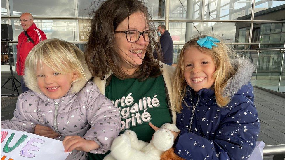 Mariska with her daughters Maia and Vesper