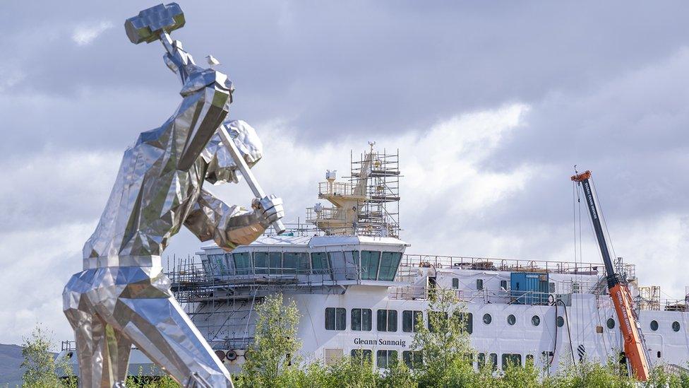 glen sannox and shipbuilders statue