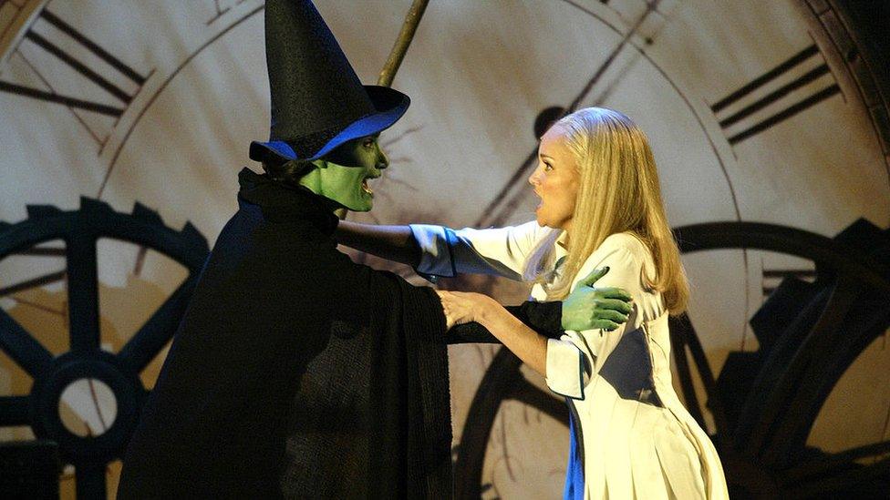 elphaba-and-glinda.