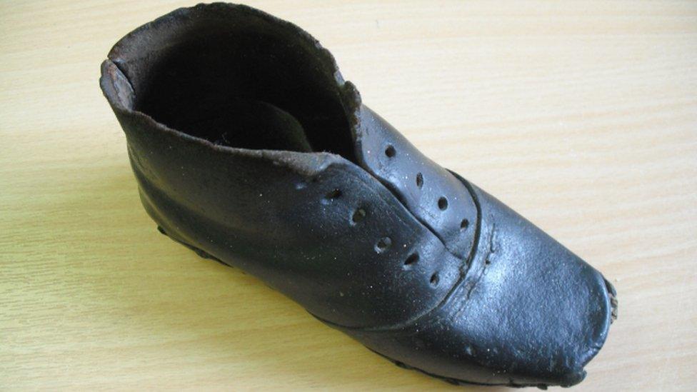 Concealed shoe