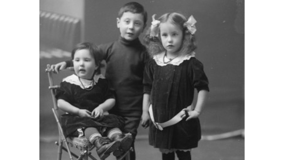 Elsie (on the right) with her brother Abraham and her sister Sadie Miriam