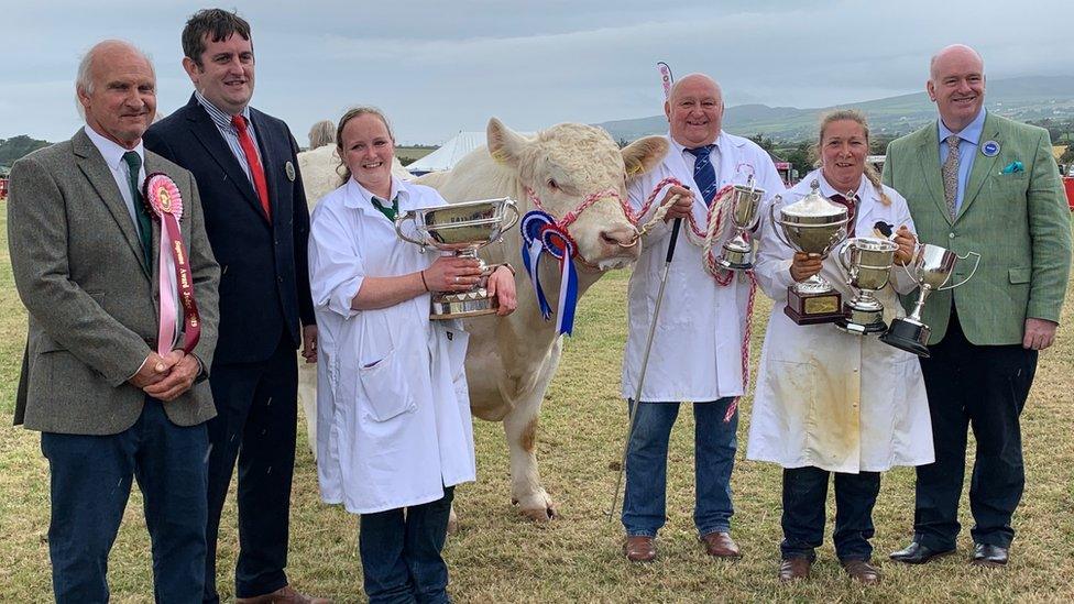 Members of the Quine family with show officials the the chief minister, alongside the winning bull