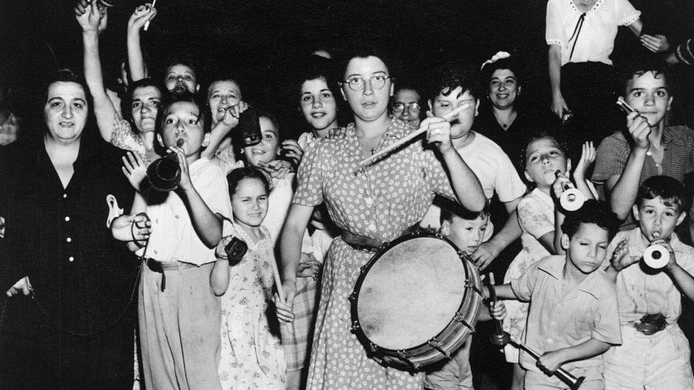 VJ-day-celebration-in-little-italy-in-new-york.