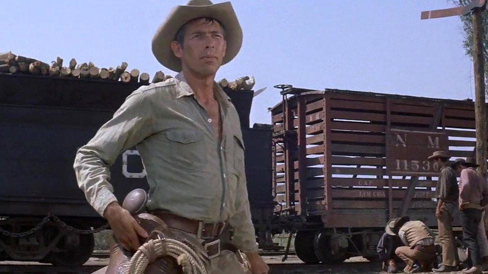 James Coburn yn y ffilm The Magnificent Seven