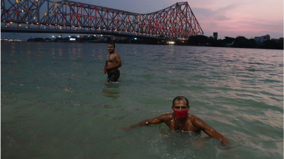 A Man wearing a protective mask during a nationwide lockdown to curb the spread of new coronavirus in Kolkata