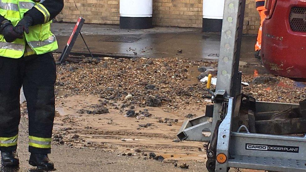 Rubble onto Stoke Newington High Street