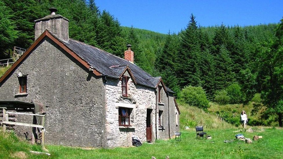 Nant Syddion; safle fu'n gartref i Margaret ac Isaac Hughes a'u plant yn 1850 nes trallod fawr