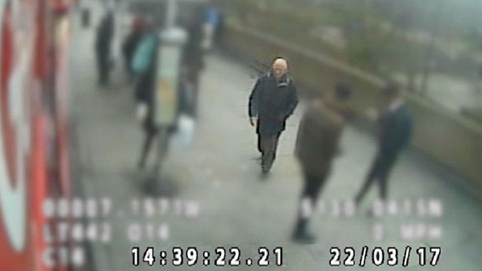 CCTV of Leslie Rhodes on Westminster Bridge on 22 March 2017