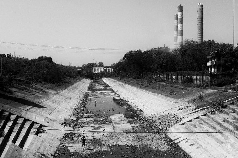 Power plant dry water canal