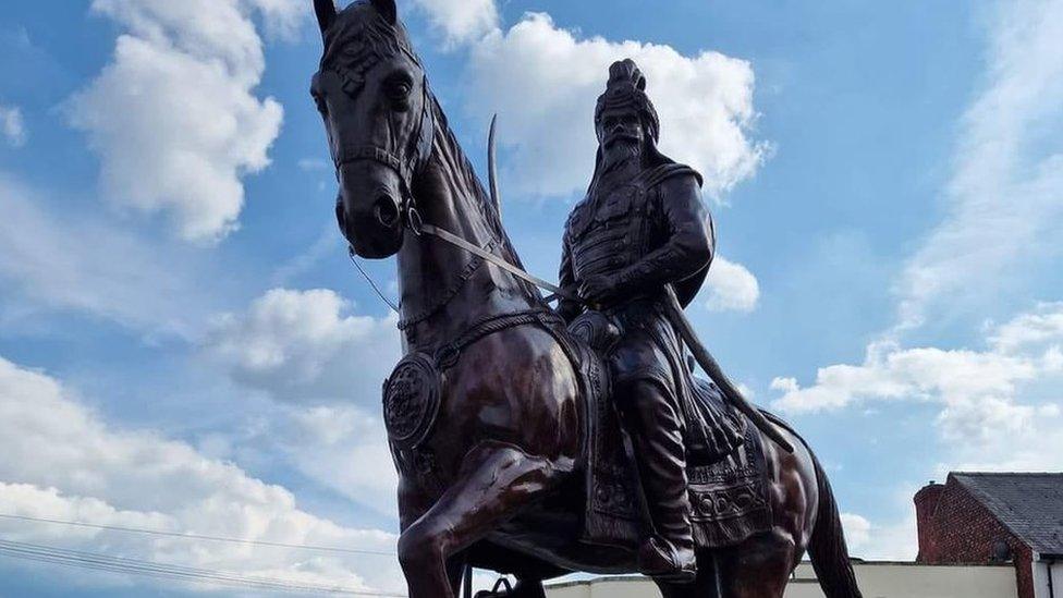 STatue of Maharaja Jassa Singh Ramgarhia