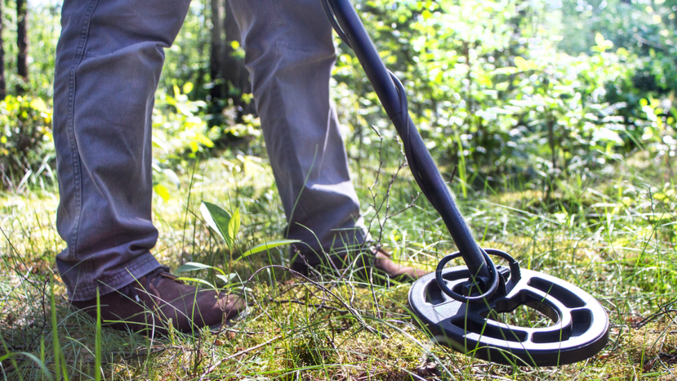 Metal detector