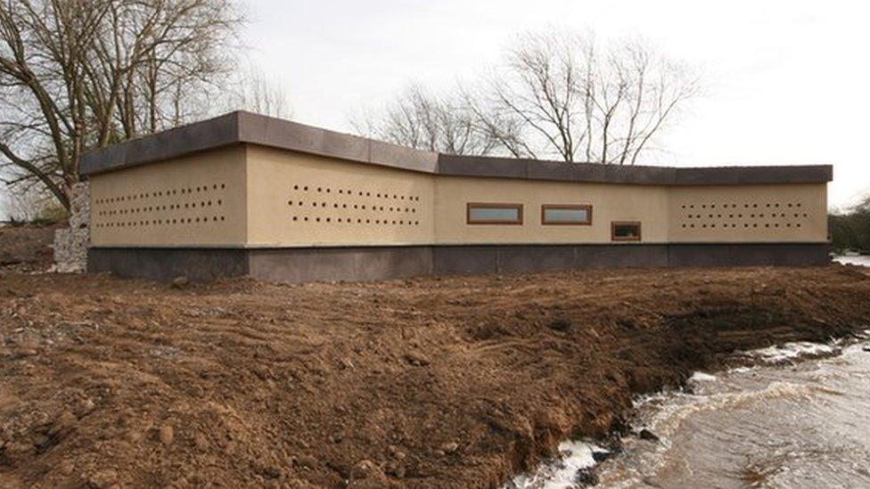 Sand martin hide and nesting bank