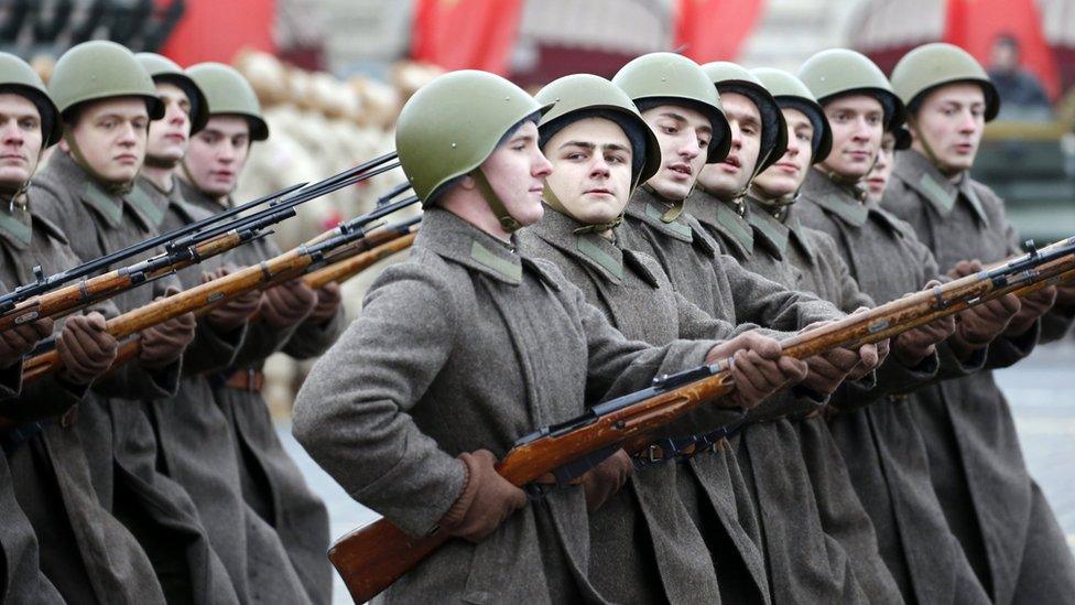 Troops in Soviet-era military uniform in Moscow, 7 Nov 17