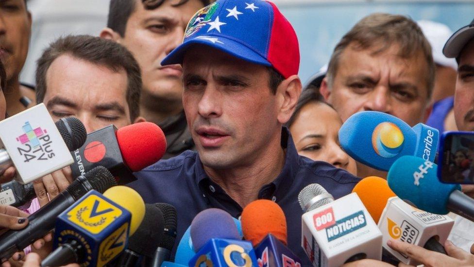 Henrique Capriles during the first day of the process to validate signatures