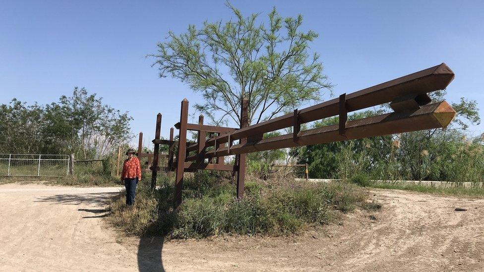 Unfinished metal gate