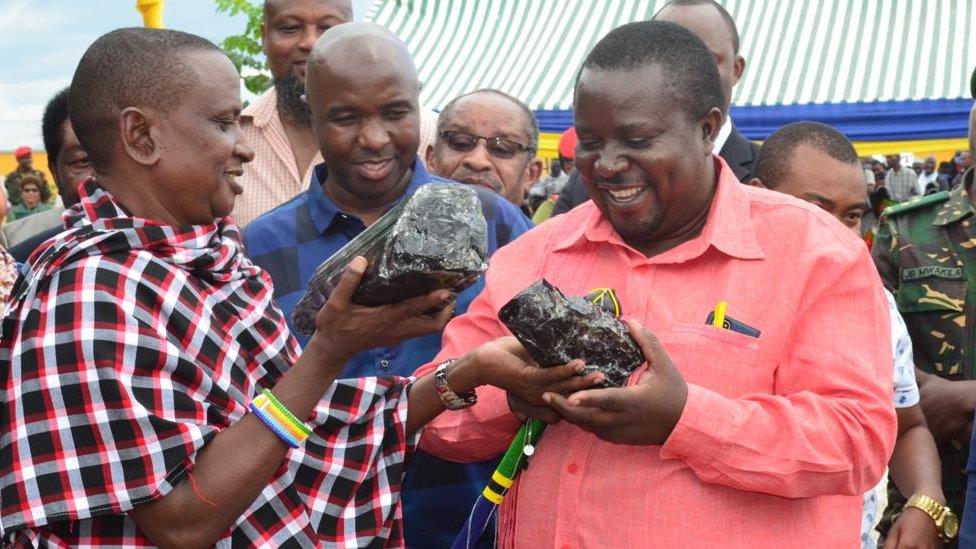 Saniniu Laizer carrying the gemstones at the trading centre