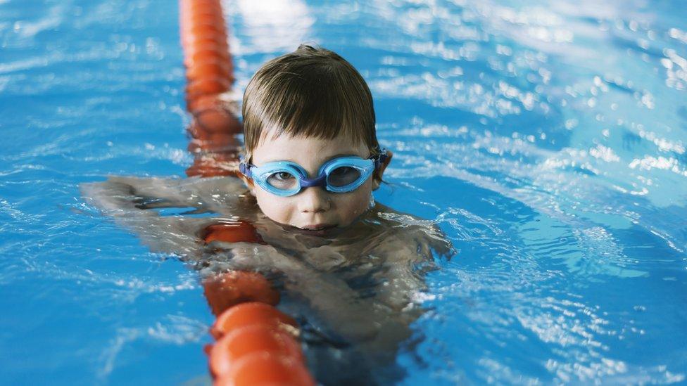 boy-in-swimming-pool.