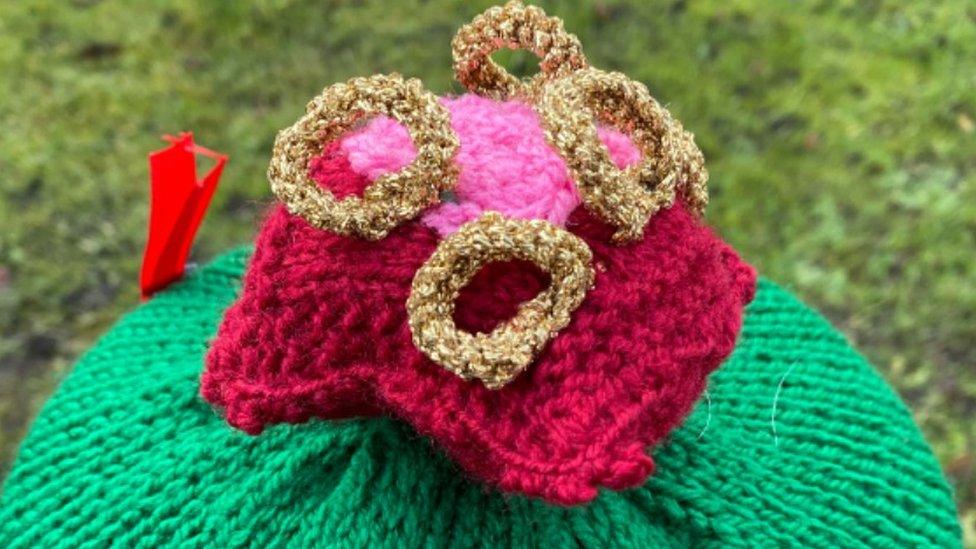 The knitted five gold rings