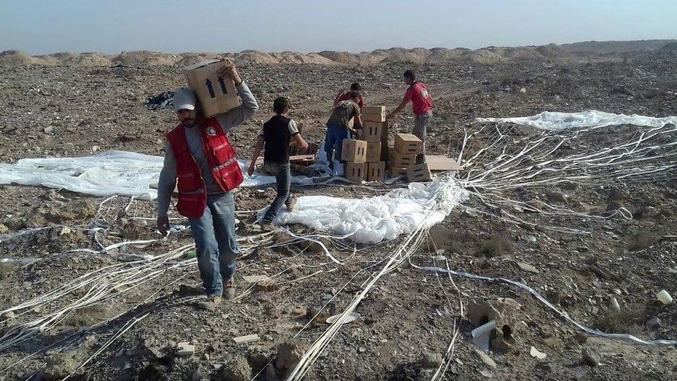 SARC workers gather food and other supplies, which will be taken to Deir al-Zour for distribution