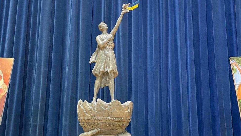 Ukraine peace monument unveiled in America