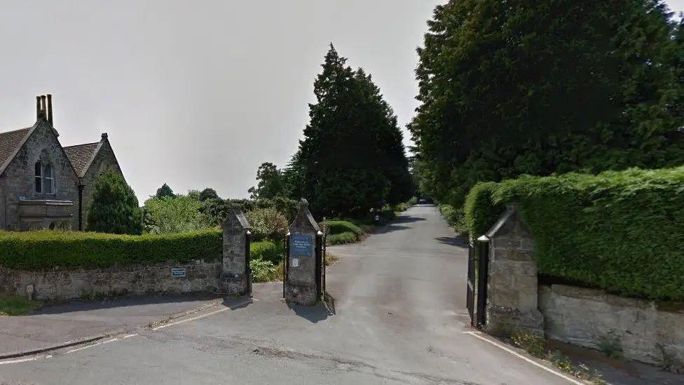 The entrance to Tunbridge Wells Cemetery.