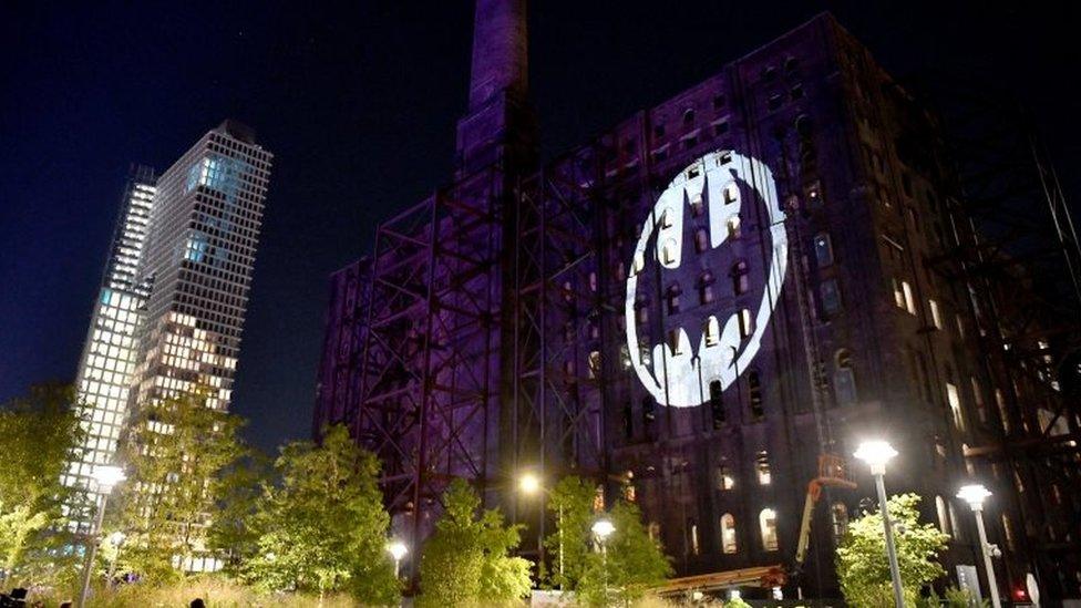 batman-logo-new-york.