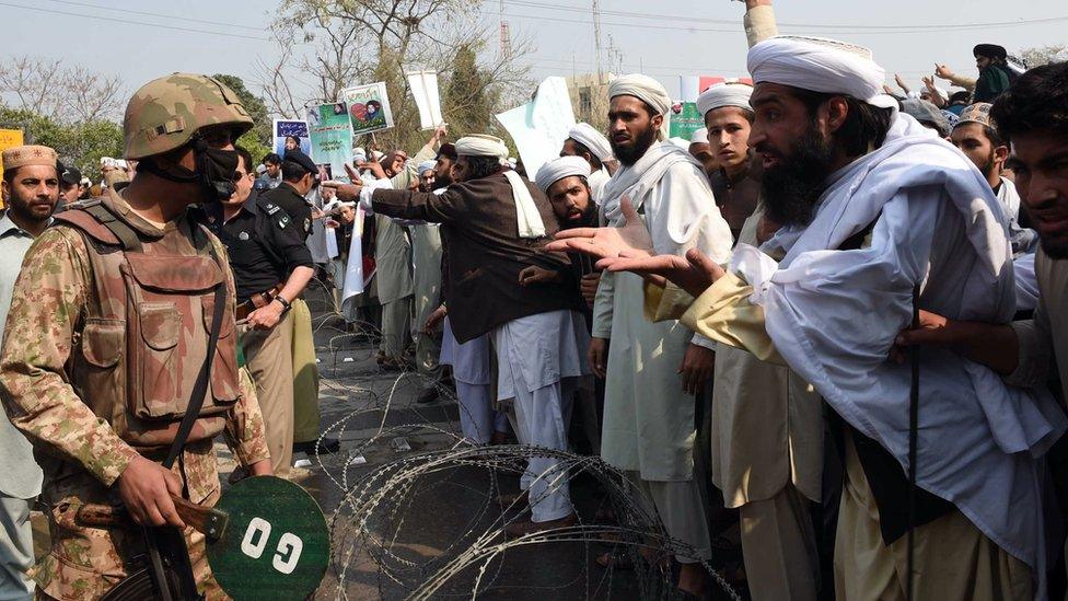 Pakistani supporters of convicted murderer Mumtaz Qadri argue with soldiers during a protest against Qadri"s execution in Peshawar on February 29, 2016.