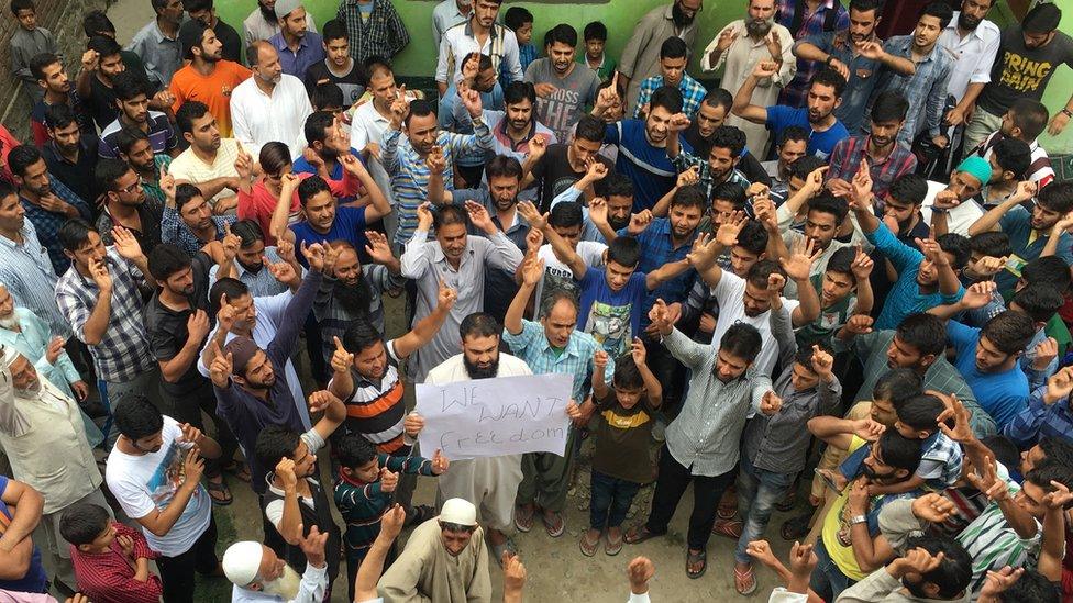 A crowd protests in Srinagar, Kashmir