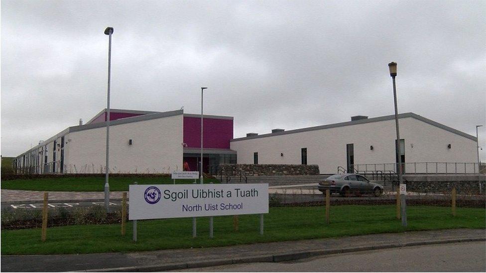 Sgoil Uibhist a Tuath