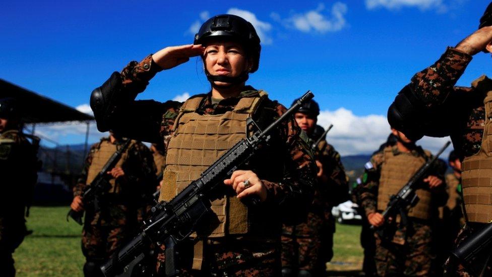 Soldiers from El Salvador participate in the Tri-National anti gang task force deployment ceremony in Nueva Ocotepeque, Honduras, 15 November 2016