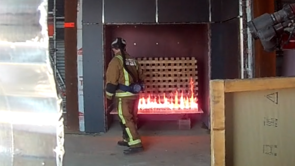 Cladding fire testing