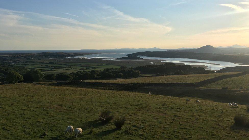 Golygfa o Dalsarnau, yn agos i Harlech