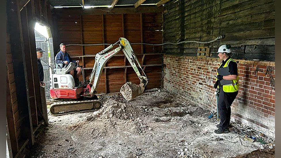 Digger excavates barn at Stocking Pelham