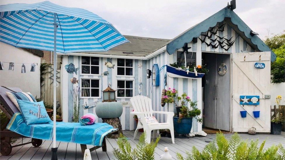 The beach hut shed