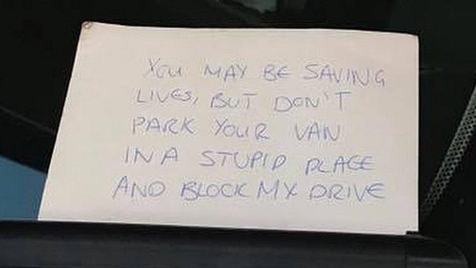 The note left on the ambulance's windscreen