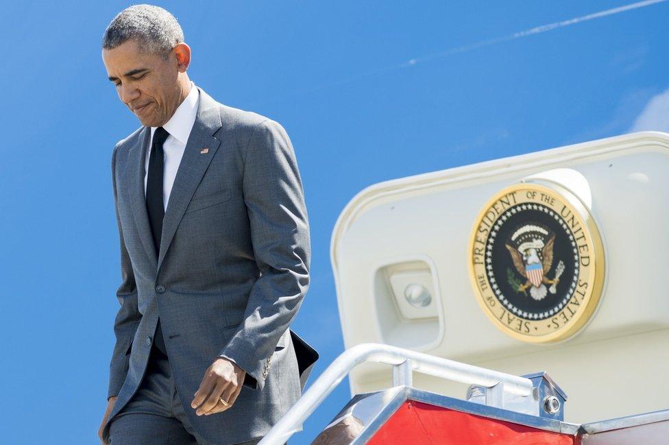 Barack Obama disembarks from Air Force One