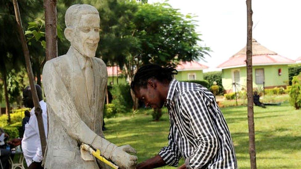 Statue-of-former-US-President-Barack-Obama.