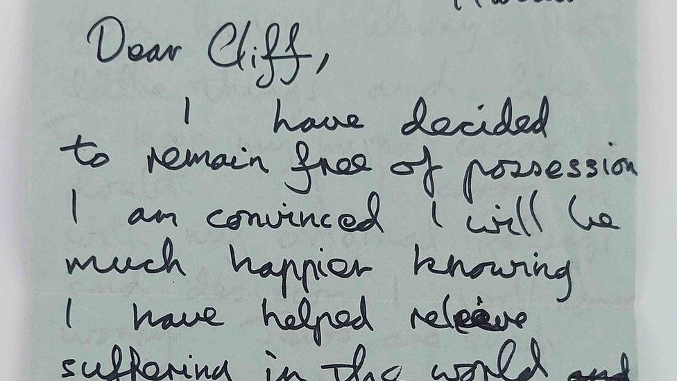 Peter Green's handwritten letter that reads: "Dear Cliff, I have decided to remain free of possessions. I am convinced I will be much happier knowing I have helped relieve suffering in the world."