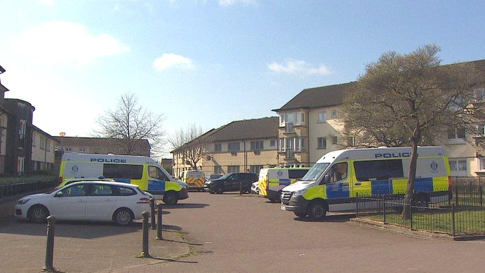 Police vans at Jedworth Road