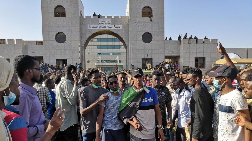 Sudanese protesters rally in front of the military headquarters in the capital Khartoum on April 9, 2019.